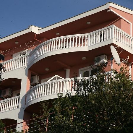 Omega Apartments 울친 외부 사진